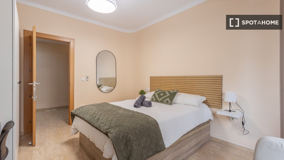Double room Granada, 6 beds — photo 2