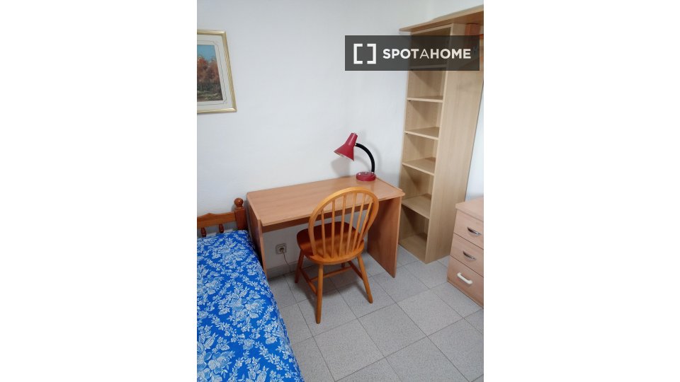 Double room Madrid, 3 beds, 50m² — photo 3