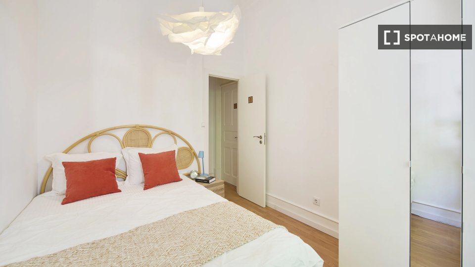 Double room Lisbon, 6 beds — photo 13