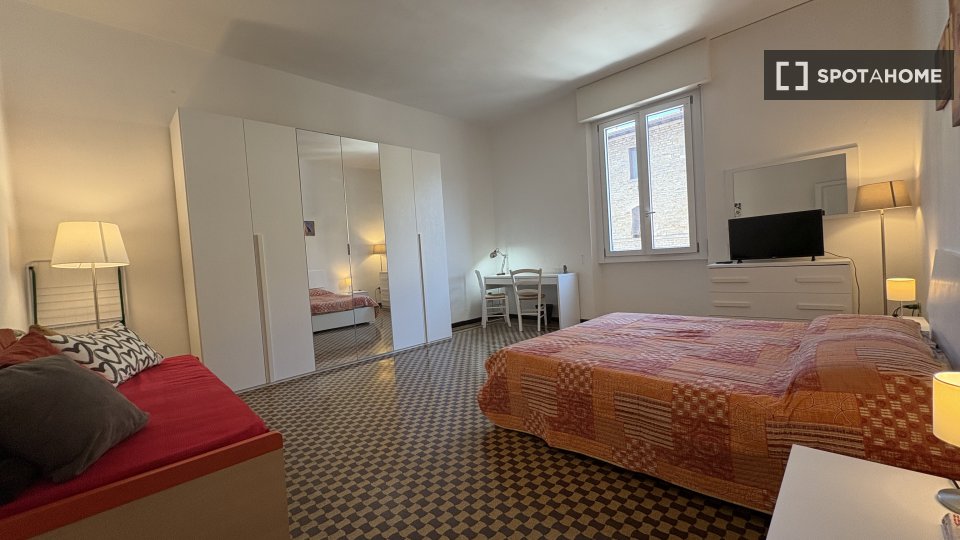 Double room Florence, 4 beds, 90m² — photo 2