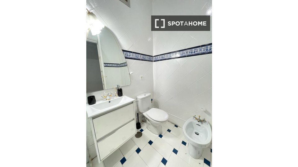 Double room Madrid, 7 beds — photo 15