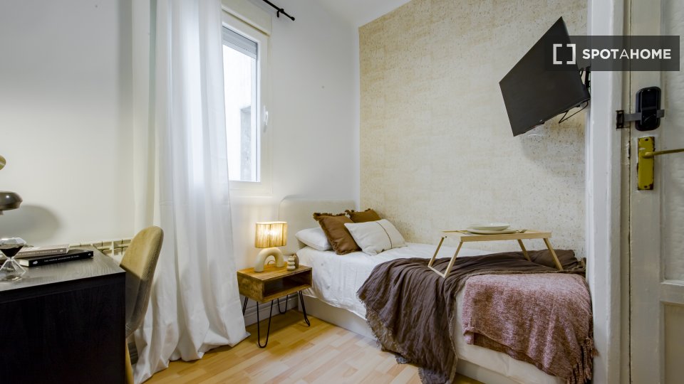 Double room Madrid, 4 beds, 70m² — photo 19