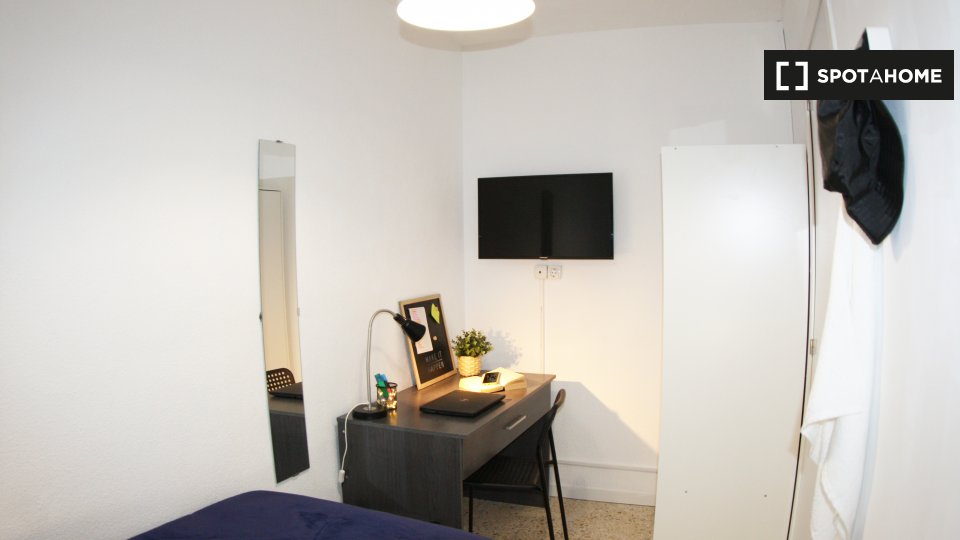 Double room Madrid, 5 beds, 100m² — photo 3