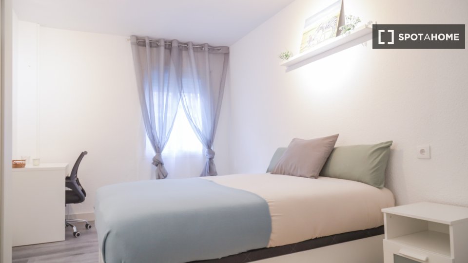 Double room Madrid, 5 beds — photo 15