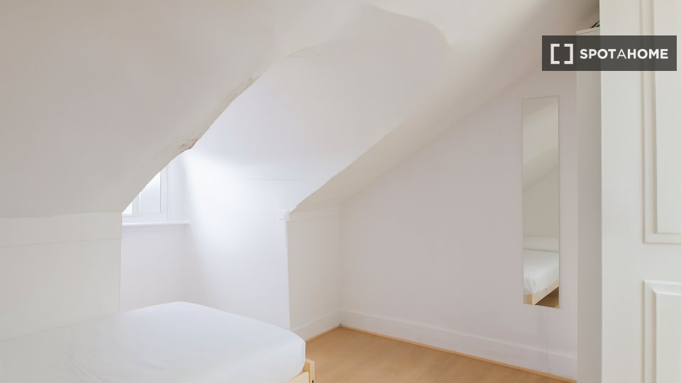 Double room Lisbon, 4 beds — photo 34