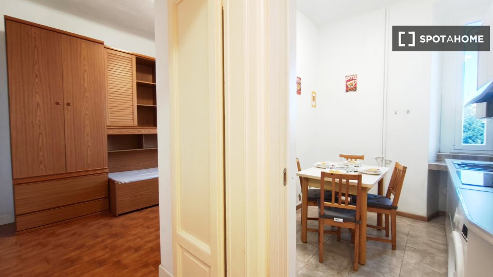 Double room Milan, 3 beds, 75m² — photo 4
