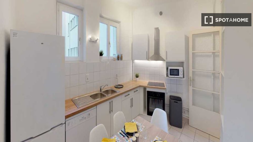 Double room Lyon, 5 beds, 110m² — photo 13