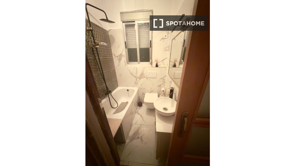Double room Valencia, 3 beds — photo 8
