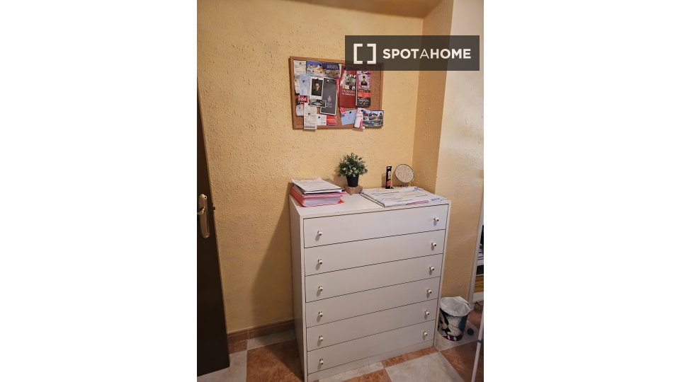 Double room Valencia, 3 beds — photo 4