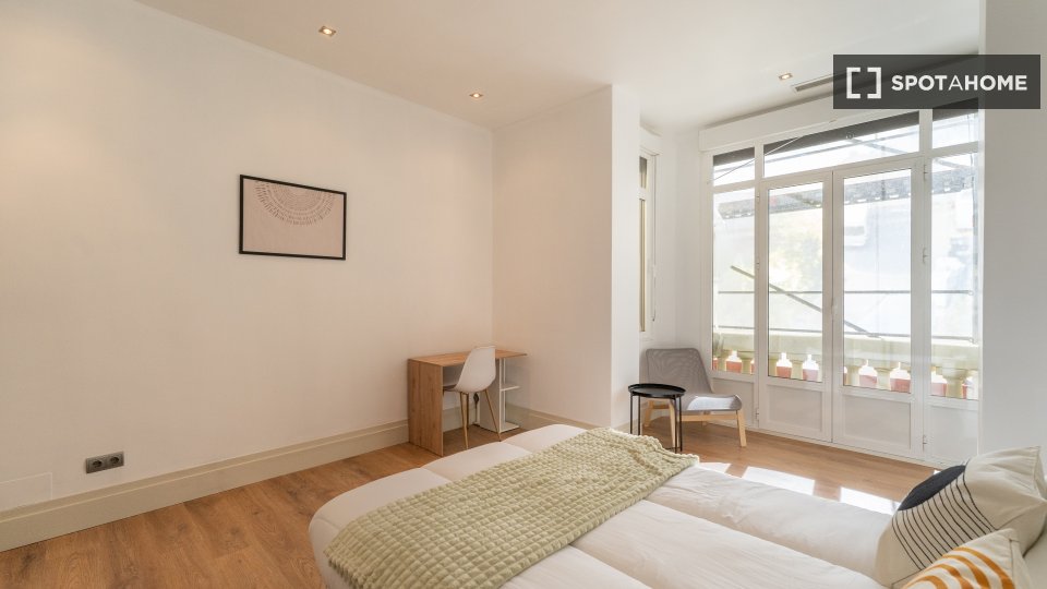 Double room Madrid, 6 beds — photo 12