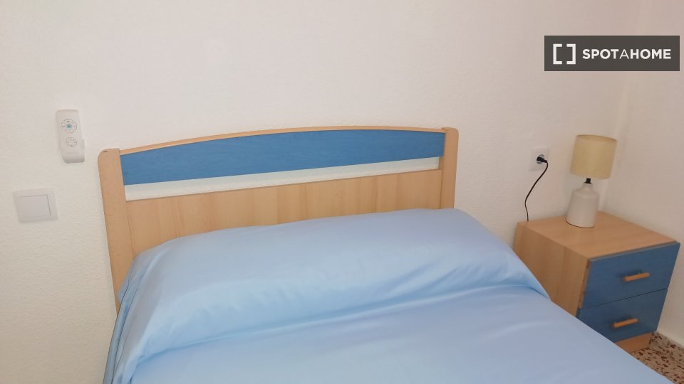 Se alquila habitación en piso compartido de 4 habitaciones en Murcia