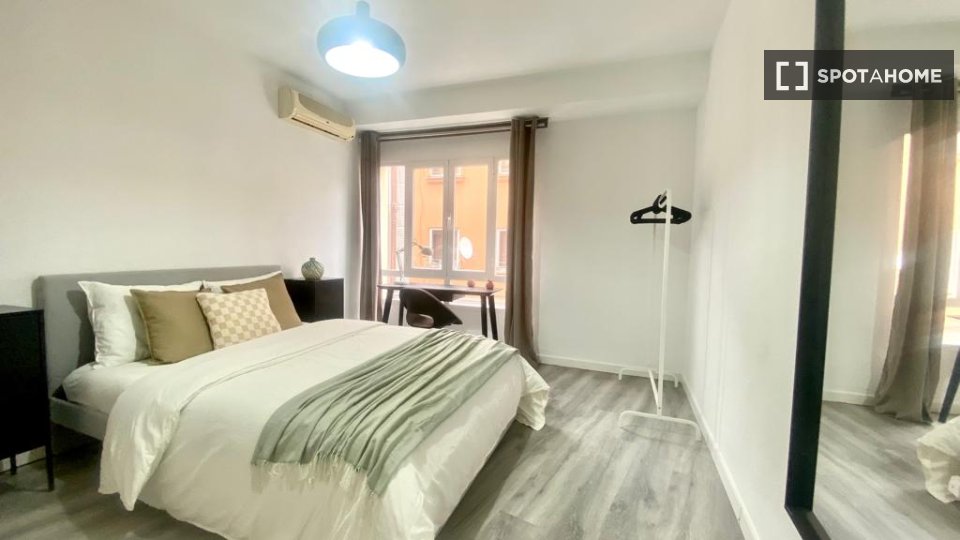 Double room Madrid, 5 beds — photo 9