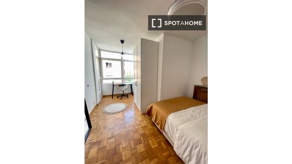 Double room Madrid, 6 beds — photo 5