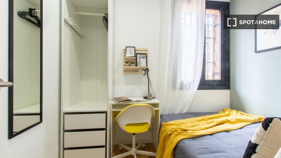 Double room Madrid, 9 beds, 144m² — photo 18