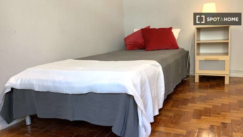 Double room Lisbon, 4 beds, 60m² — photo 20