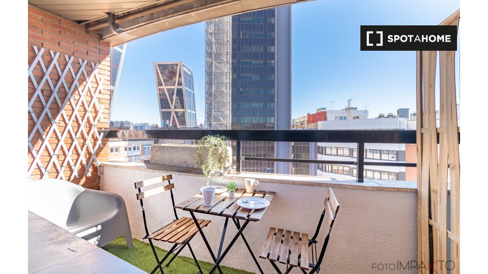 Double room Madrid, 6 beds, 140m² — photo 2