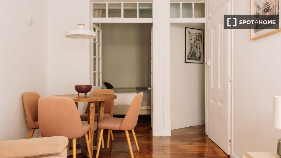 Apartment Lisbon, 2 beds, 70m² — photo 3