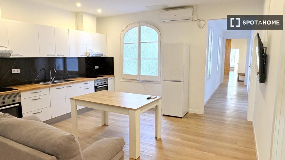 Double room Barcelona, 7 beds, 90m² — photo 1