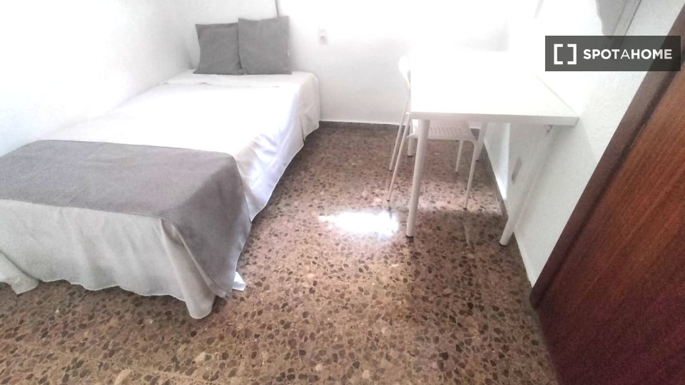 Double room Valencia, 4 beds, 120m² — photo 12