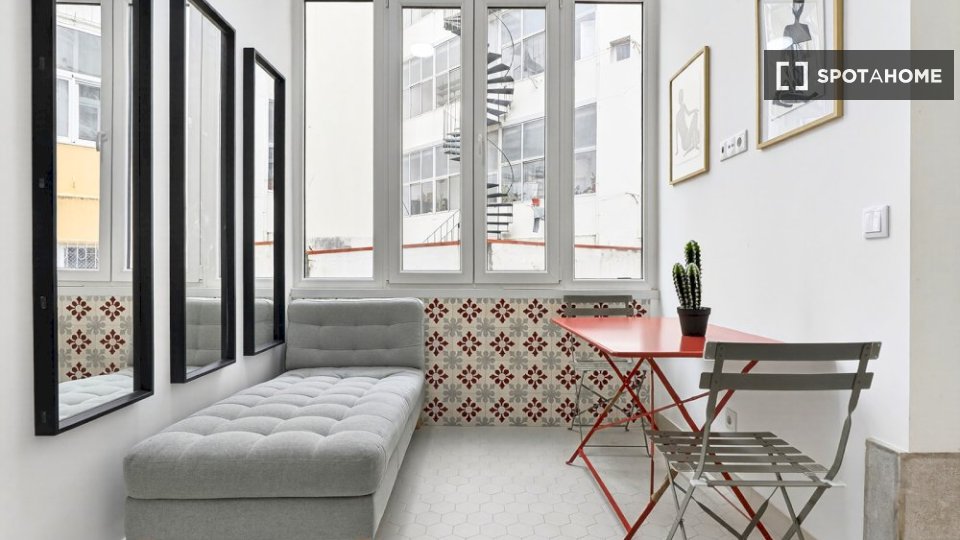 Double room Lisbon, 5 beds — photo 13