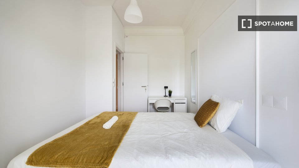 Double room Lisbon, 9 beds — photo 32