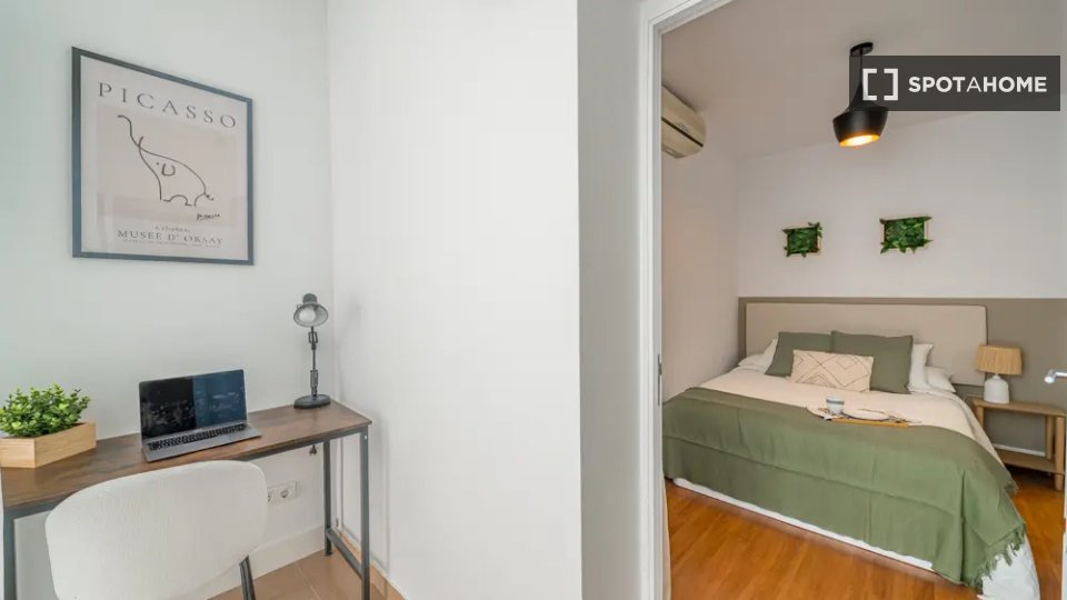Double room Madrid, 8 beds — photo 16