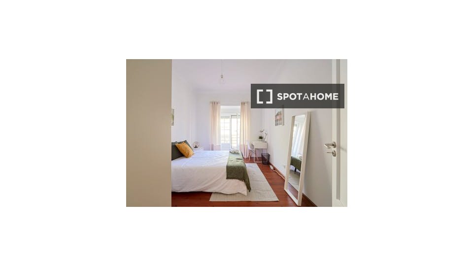Double room Lisbon, 6 beds — photo 10