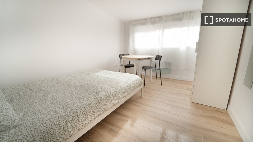 Double room Madrid, 5 beds — photo 12