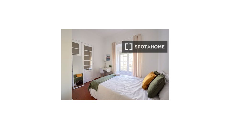 Double room Lisbon, 6 beds — photo 18