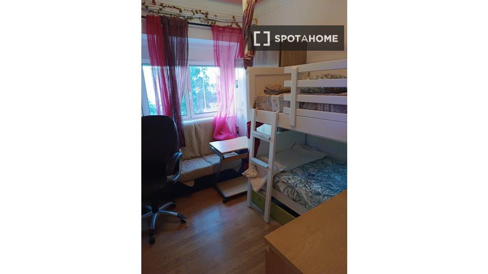 Double room Lisbon, 3 beds, 90m² — photo 50