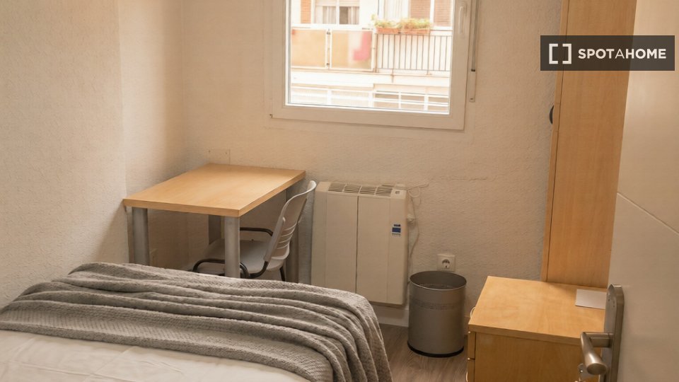 Double room Madrid, 4 beds — photo 30
