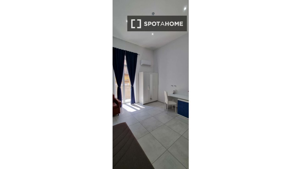 Double room Naples, 1 bed — photo 3