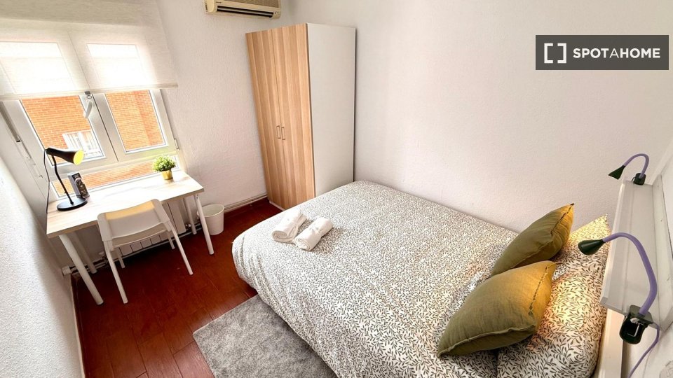 Double room Madrid, 4 beds — photo 12
