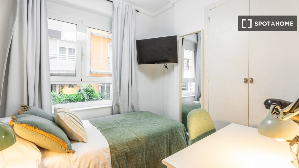 Double room Alicante, 8 beds, 200m² — photo 1