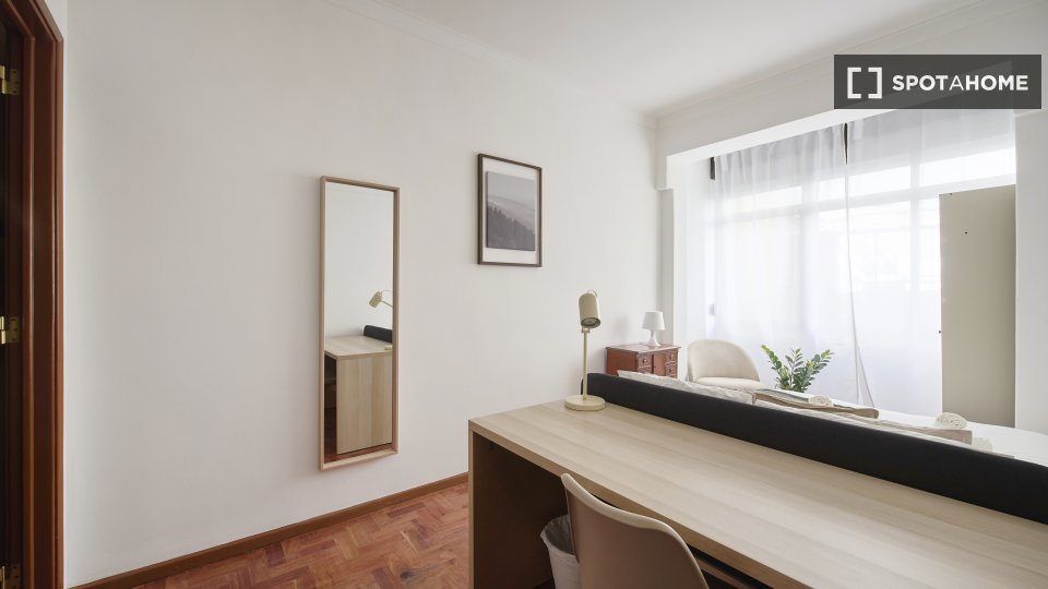 Double room Lisbon, 4 beds — photo 16