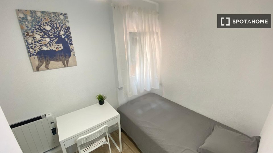 Double room Madrid, 4 beds — photo 27