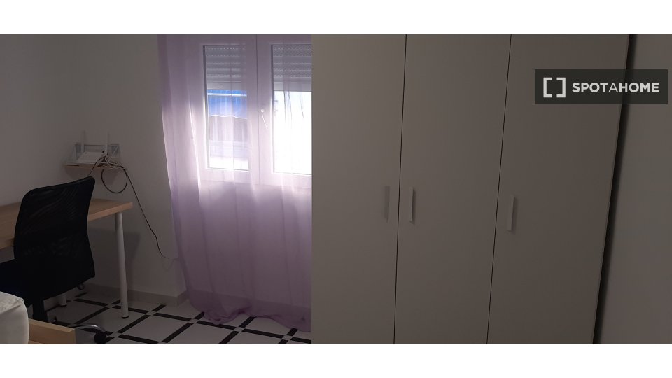 Double room Granada, 4 beds, 80m² — photo 11