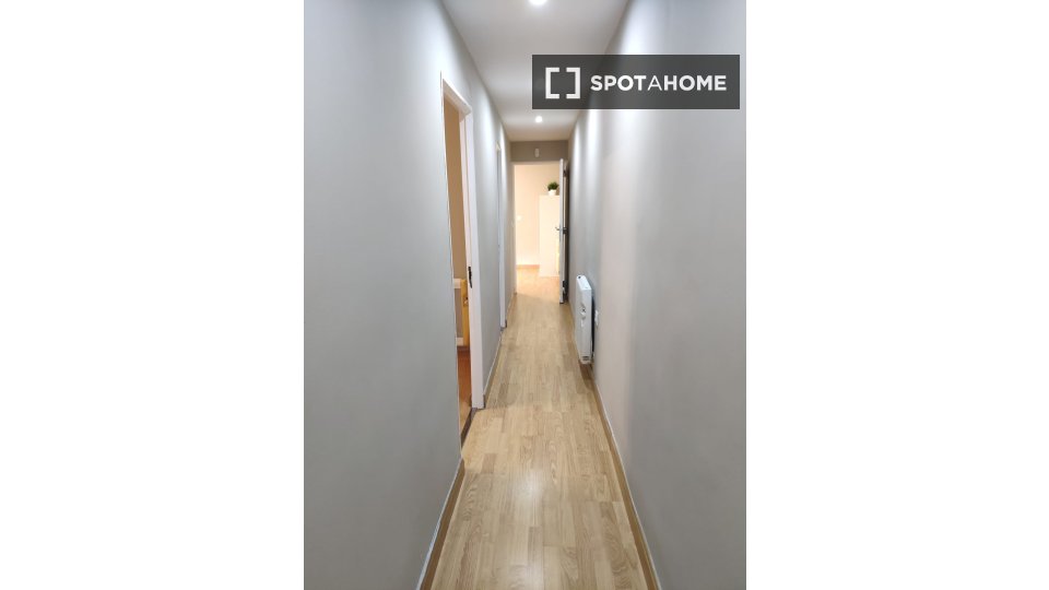 Double room Madrid, 3 beds — photo 16