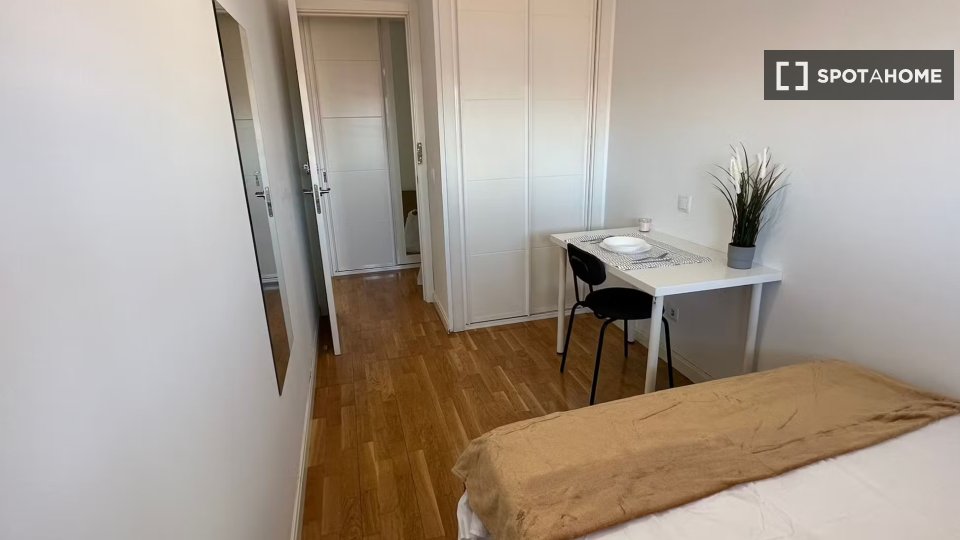 Double room Madrid, 4 beds — photo 12