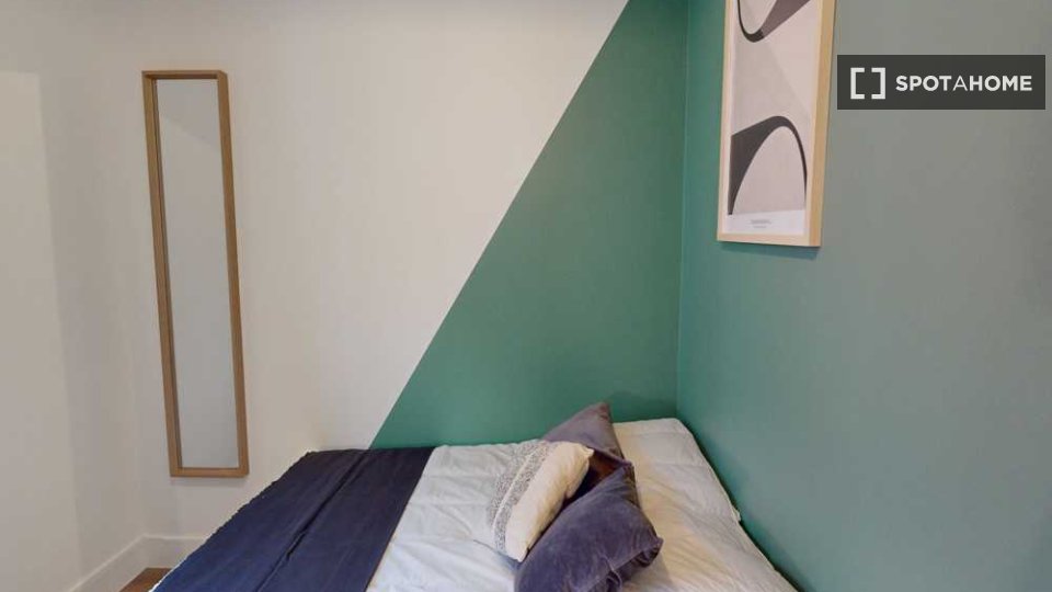 Double room Paris, 5 beds, 110m² — photo 3