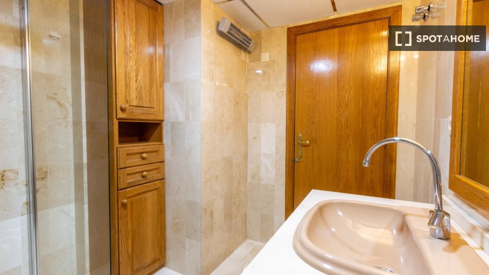 Double room Alicante, 7 beds, 150m² — photo 9