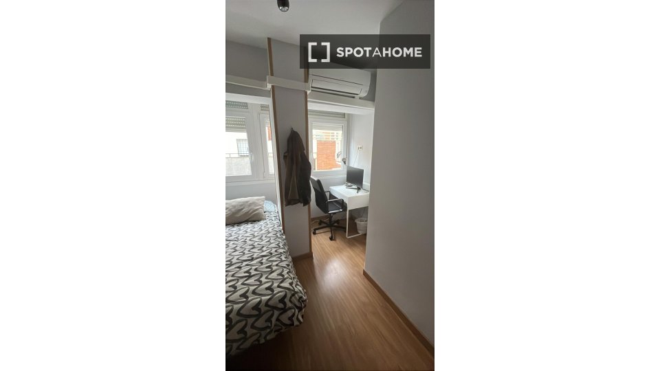 Double room Madrid, 3 beds, 75m² — photo 18