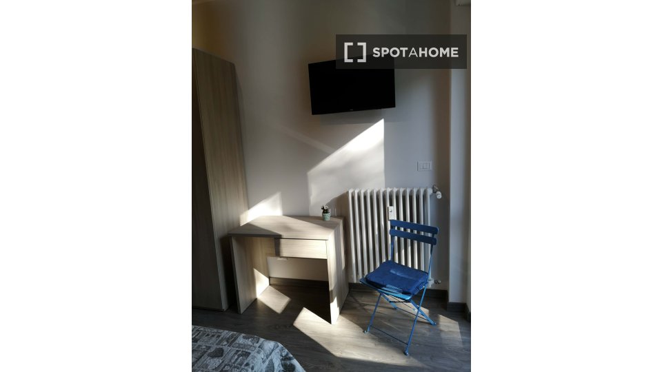 Double room Milan, 1 bed — photo 8