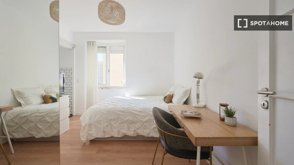 Double room Lisbon, 6 beds — photo 11