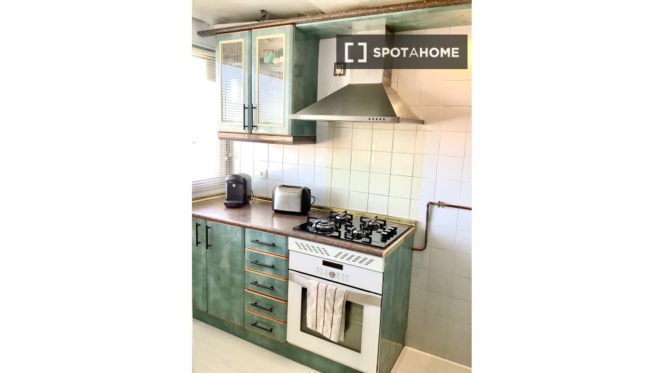 Double room Madrid, 4 beds, 100m² — photo 15