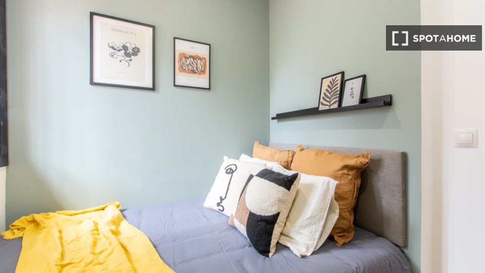 Double room Madrid, 9 beds, 144m² — photo 9