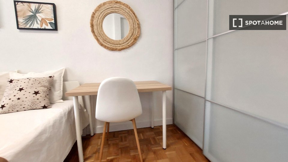 Double room Madrid, 4 beds, 61m² — photo 7