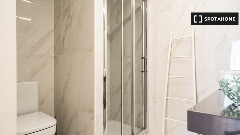 Apartment Lisbon, 2 beds — photo 18