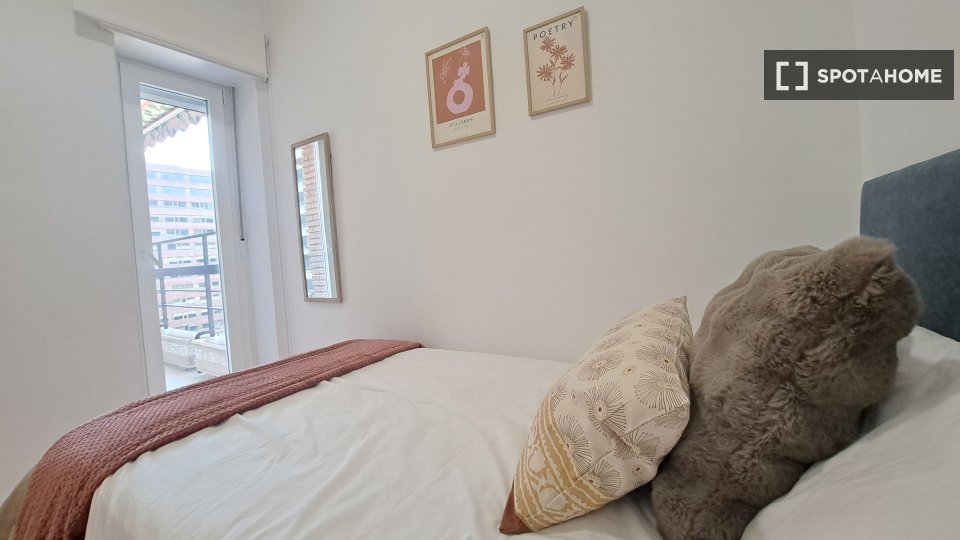 Double room Madrid, 14 beds, 200m² — photo 11