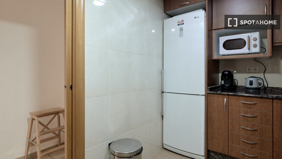 Double room Valencia, 1 bed, 90m² — photo 17
